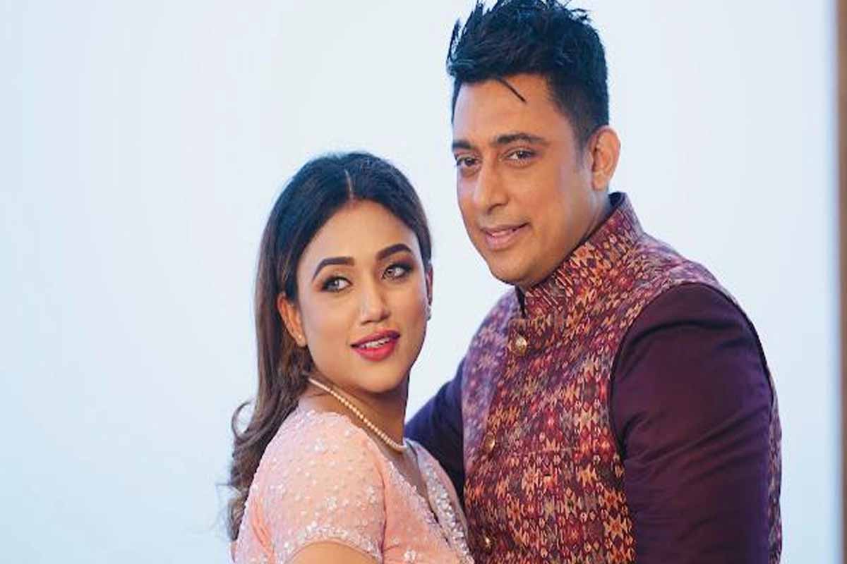 বিরতি ভেঙে ক্যামেরার সামনে জলি