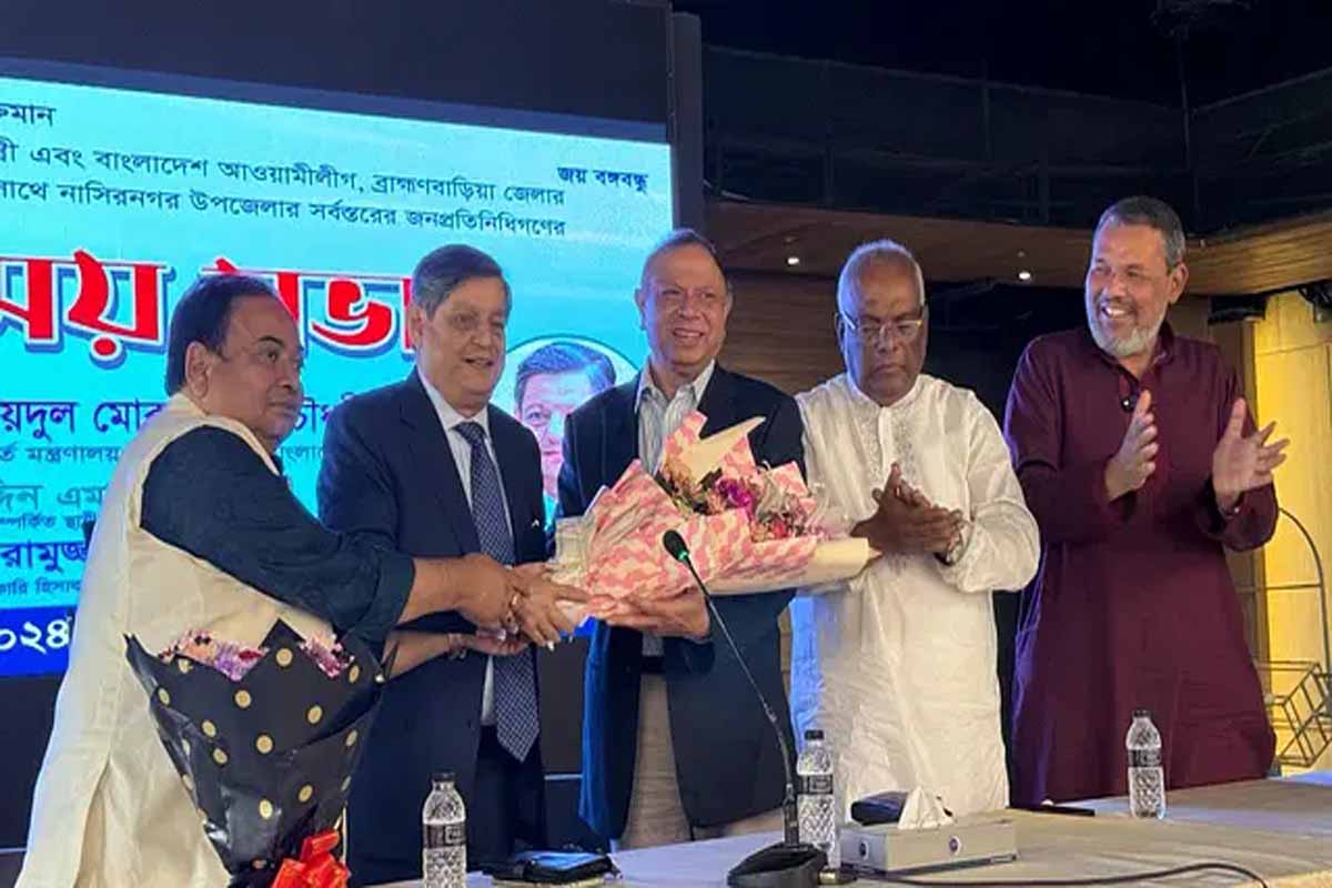 বিএনপি থেকে বহিষ্কৃত স্বতন্ত্র সংসদ সদস্য একরামুজ্জামান যোগ দিলেন আওয়ামী লীগে