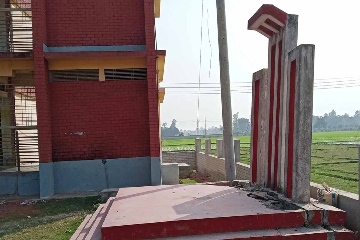 পার্বতীপুরে ৮৩ শিক্ষাপ্রতিষ্ঠানে নেই শহীদ মিনার