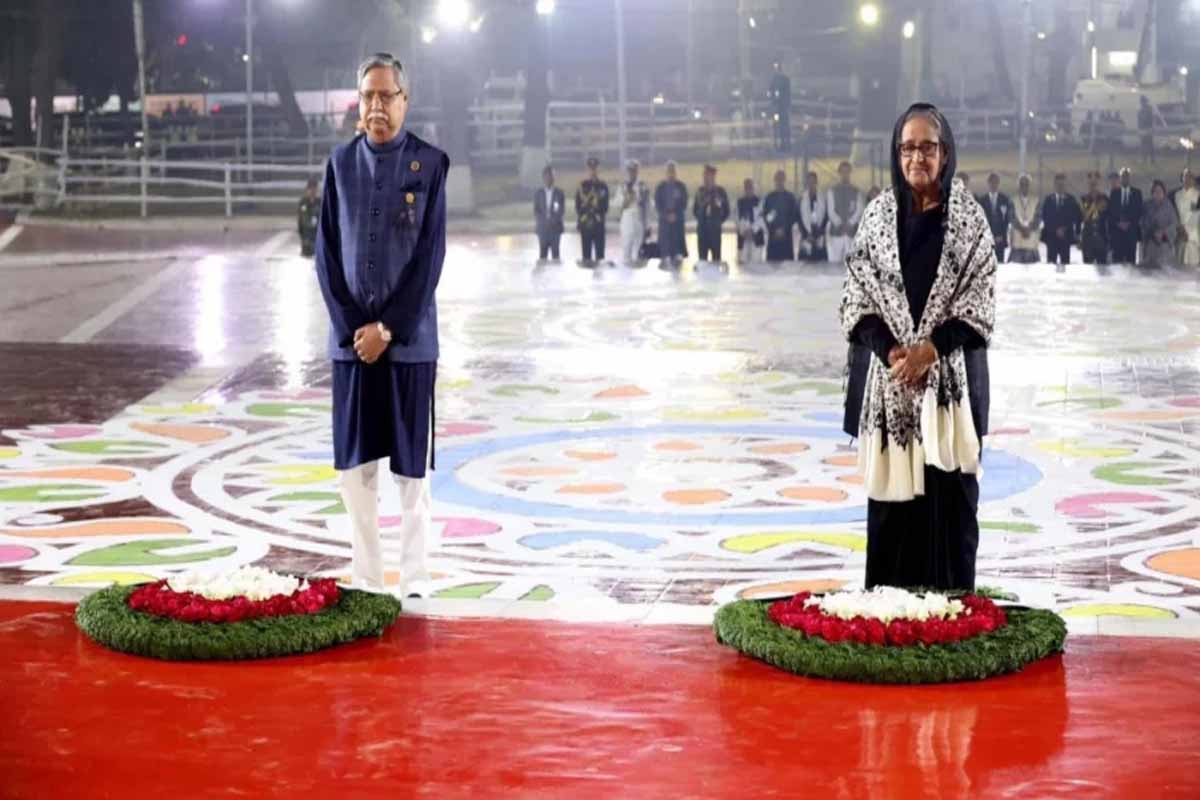 একুশের প্রথম প্রহরে ভাষাশহিদদের প্রতি রাষ্ট্রপতি ও প্রধানমন্ত্রীর শ্রদ্ধা