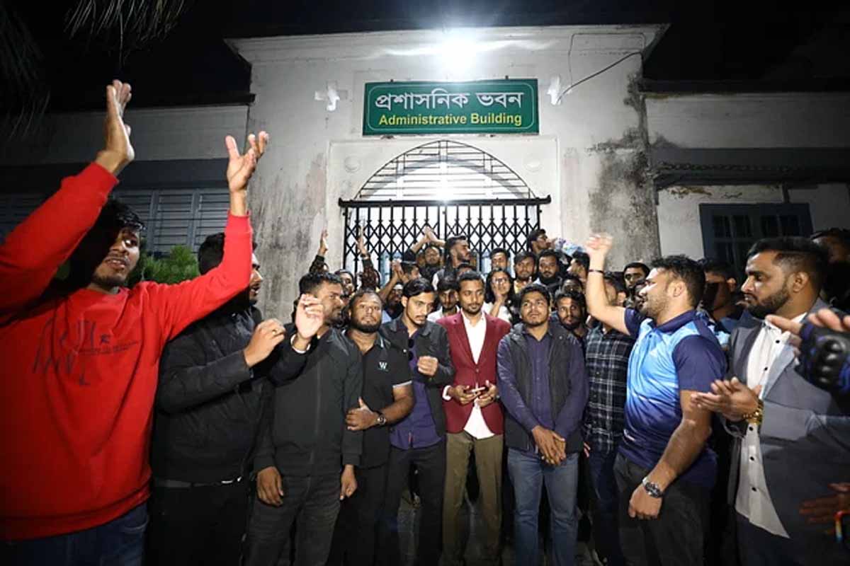 সিলেট এমসি কলেজে অধ্যক্ষের কার্যালয়ে শিক্ষার্থীদের তালা, চলছে বিক্ষোভ