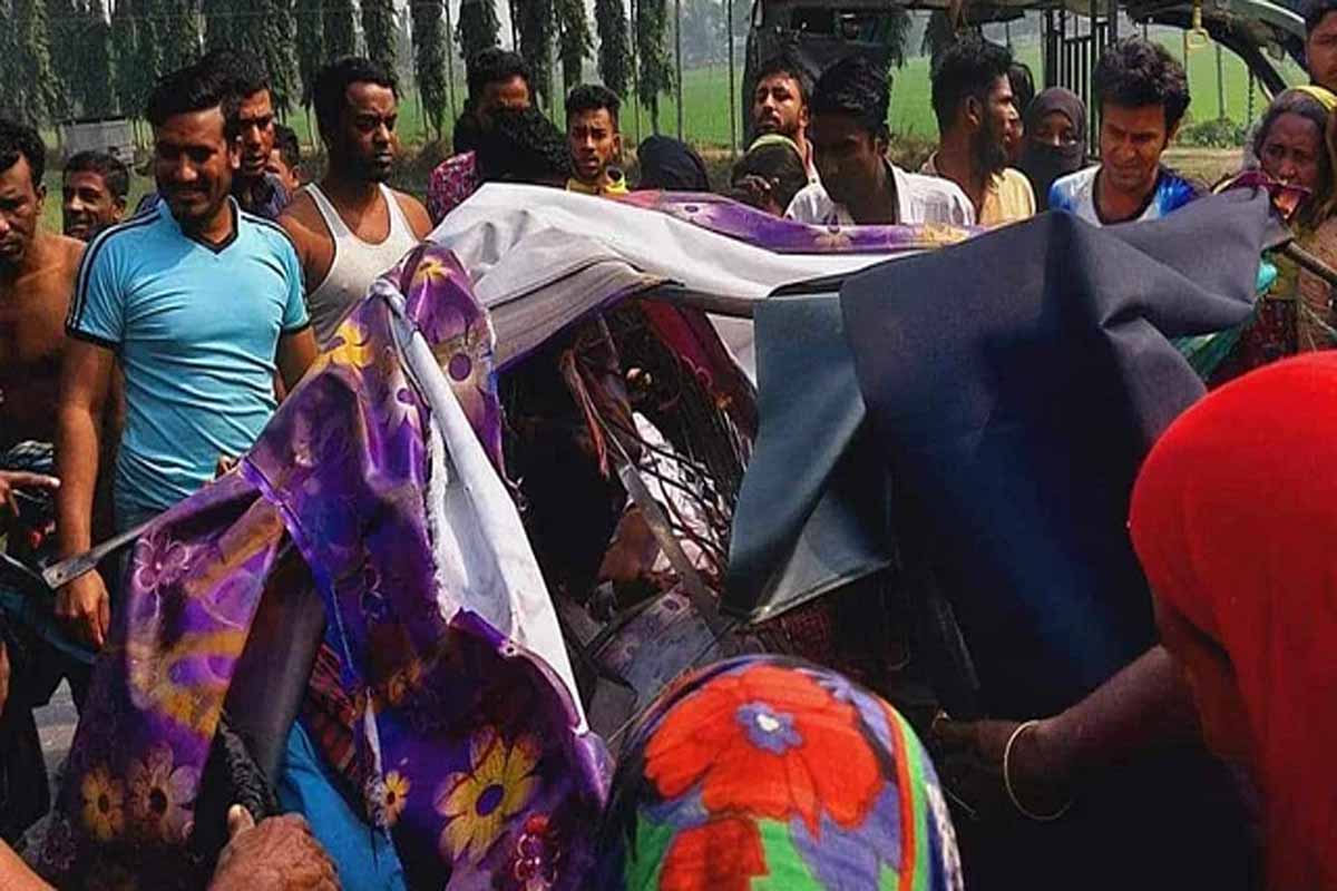 যাচ্ছিলেন আত্মীয়ের জানাজায়, লাশ হয়ে ফিরলেন এক পরিবারের তিনজন
