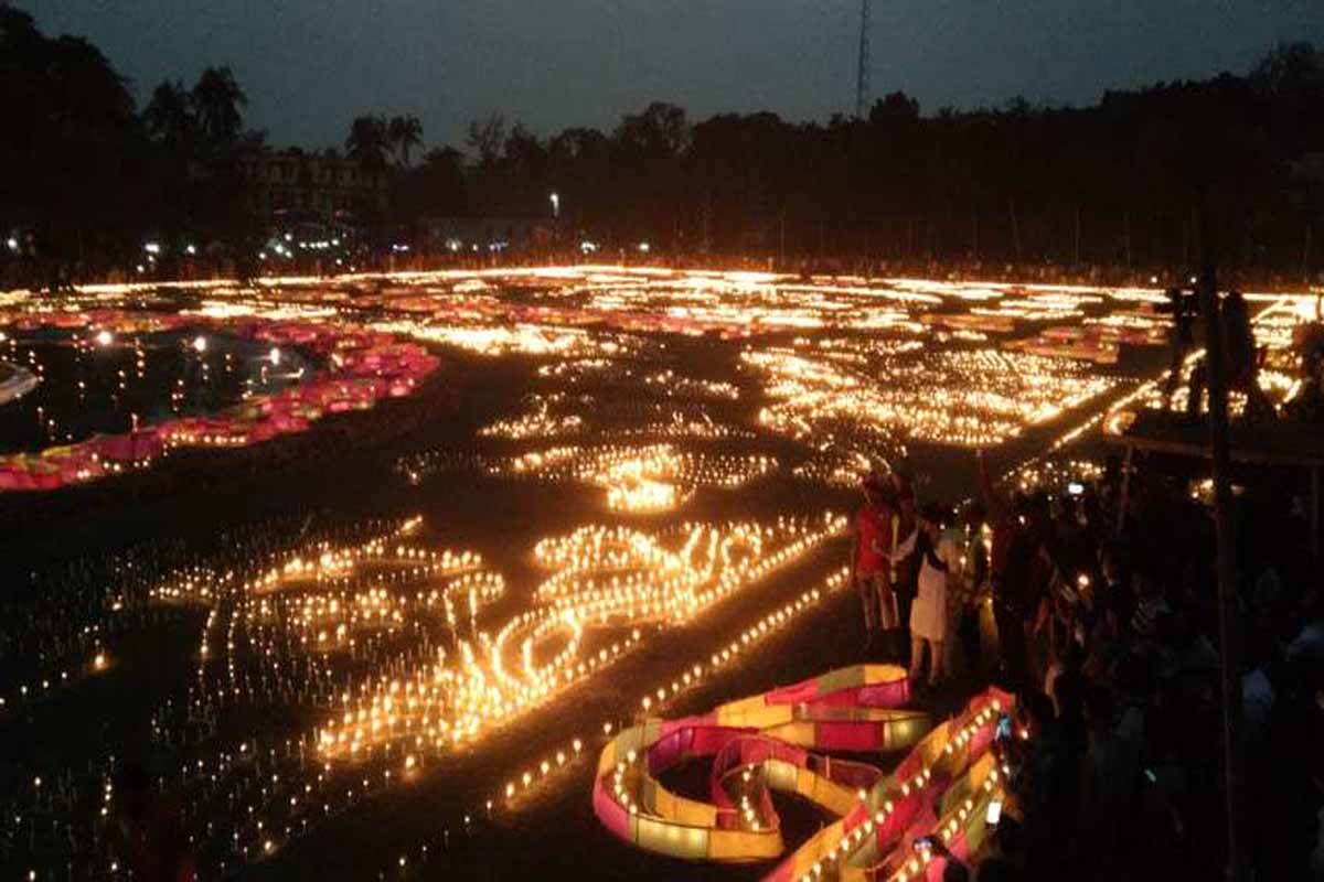 এক লাখ মোমবাতি জ্বালিয়ে নড়াইলে ভাষা শহীদদের স্মরণ