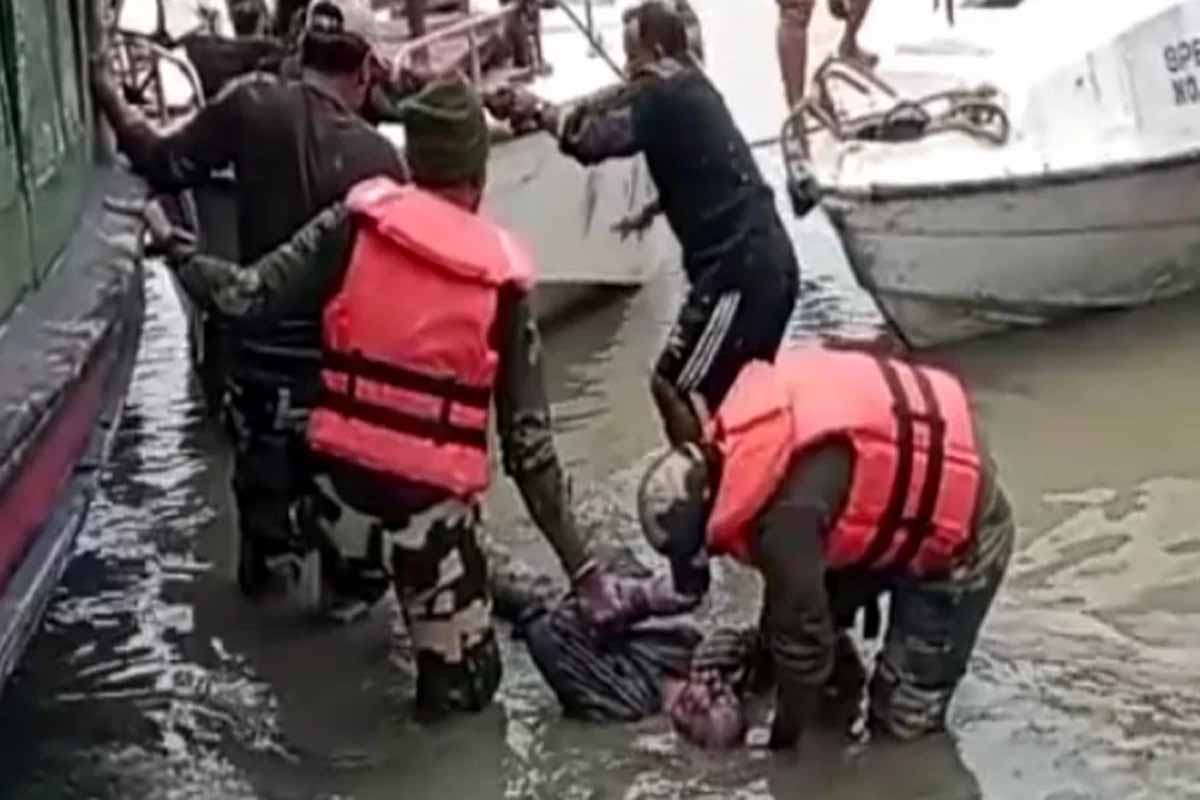 সাতক্ষীরার চরে বিএসএফ সদস্যের লাশ