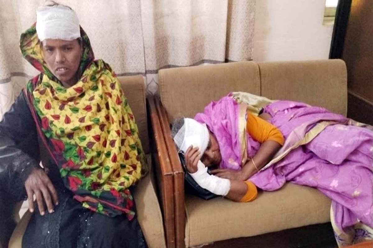 দাঁড়িয়ে থাকা ট্রেনে ইঞ্জিনের ধাক্কা, অর্ধশত যাত্রী আহত