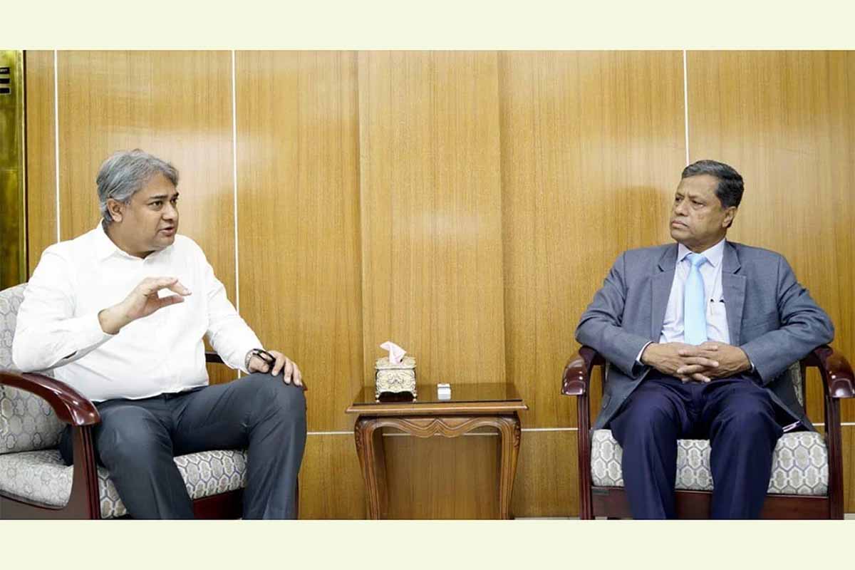 সাংবাদিককে দণ্ড : প্রতিমন্ত্রীকে অবহিত করলেন প্রধান তথ্য কমিশনার