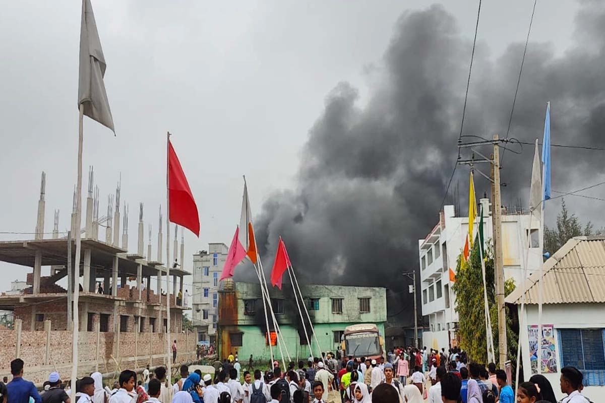 নারায়ণগঞ্জে ইঞ্জিনিয়ারিং ওয়ার্কশপে আগুন