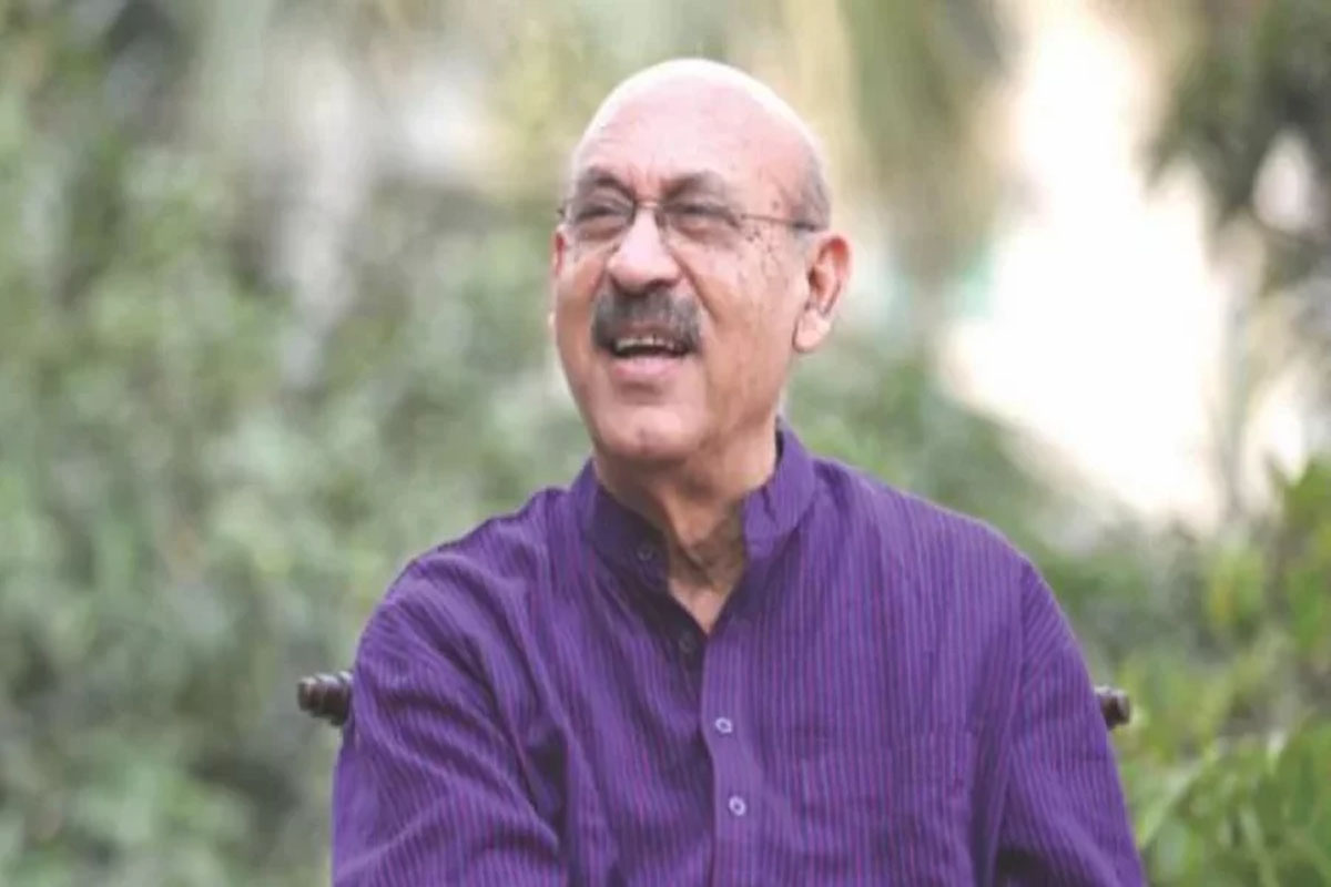 নাটক পরিচালনা করলেন আবুল হায়াত