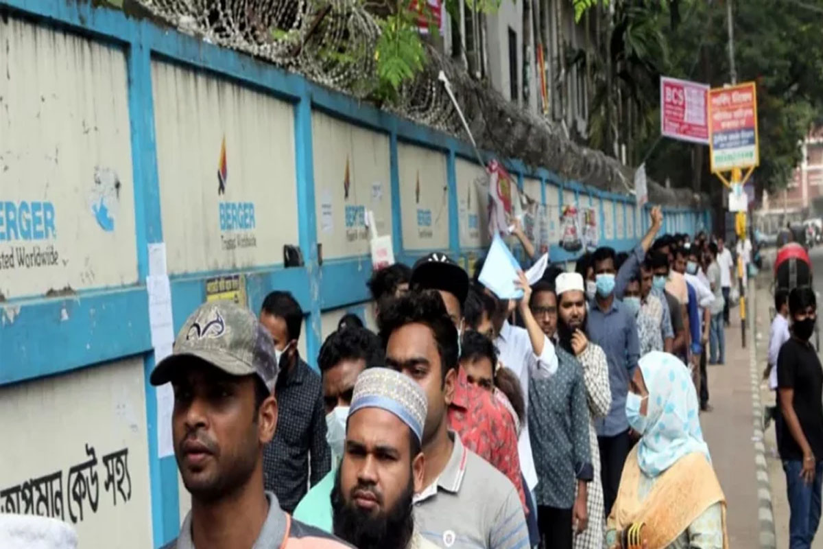 এখনই কাজে না লাগালে ভবিষ্যতে জনশক্তির সংকটে পড়বে বাংলাদেশ, বলছেন বিশেষজ্ঞরা