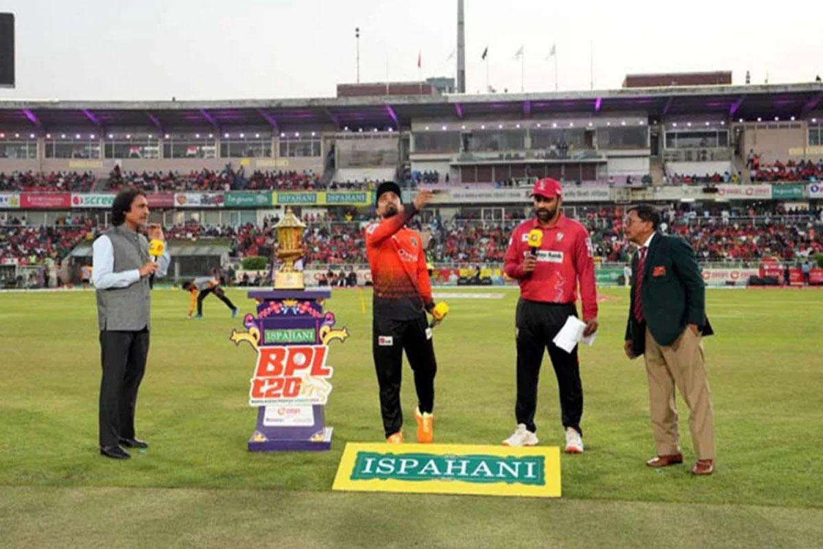 কুমিল্লাকে ব্যাটিংয়ে পাঠালো বরিশাল