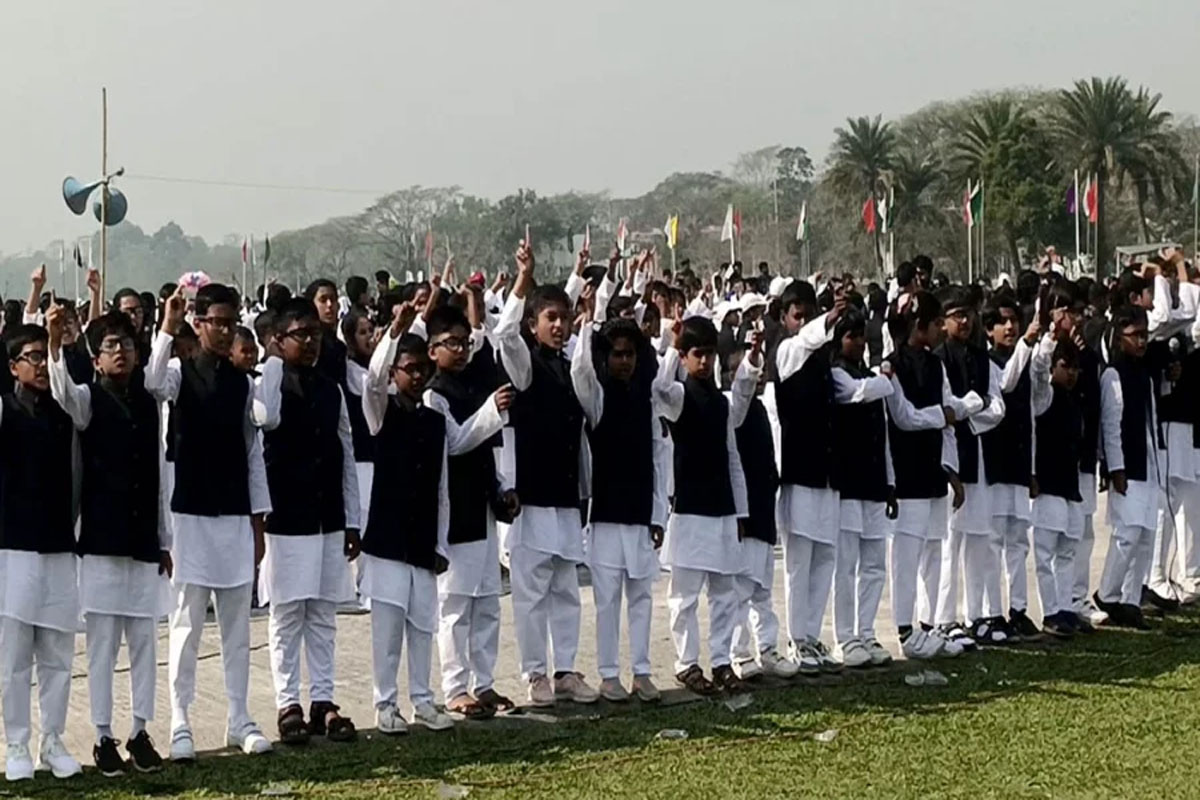 টুঙ্গিপাড়ায় ৭১৪ শিশুর কণ্ঠে একত্রে বঙ্গবন্ধুর  ভাষণ