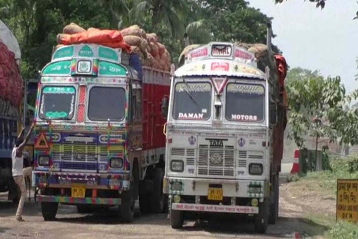 ভারত থেকে ১৬৫০ টন পেঁয়াজ আসছে শুক্রবার