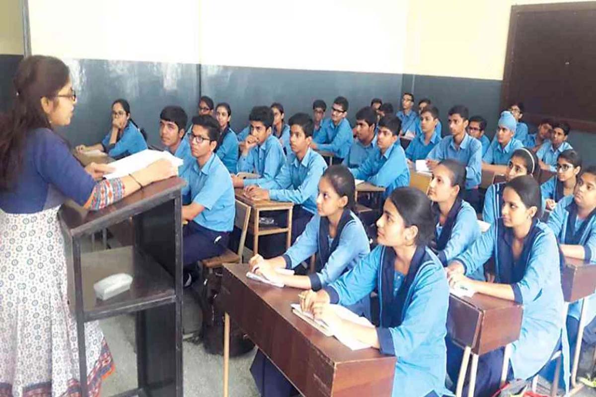 স্কুলে কমছে শিক্ষার্থী, বাড়ছে মাদ্রাসায়