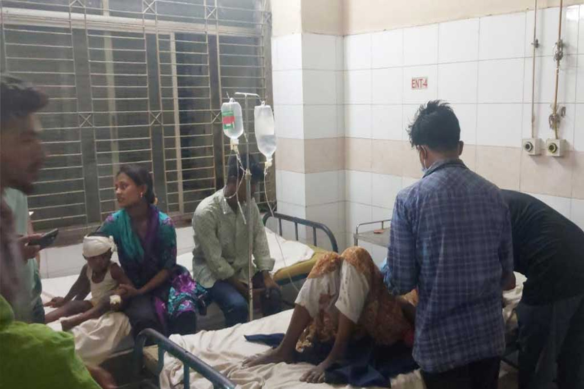 পিকআপভ্যান উল্টে নারীর মৃত্যু