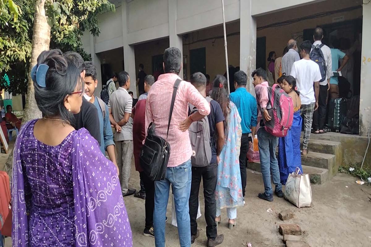 আগরতলা ইমিগ্রেশন সার্ভার ডাউন, ভোগান্তিতে পাসপোর্টধারী যাত্রীরা