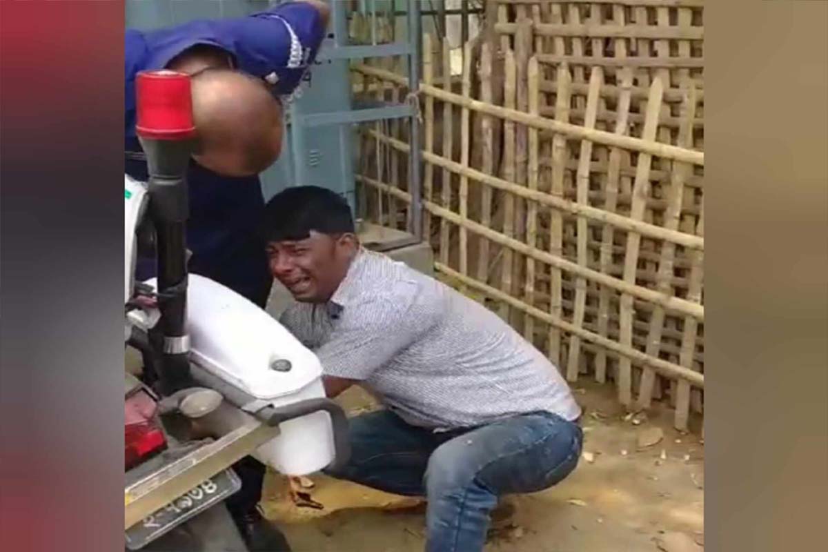পুলিশের পা ধরে কাঁদলেও রক্ষা পাননি মায়ের ওষুধ কিনতে যাওয়া যুবক