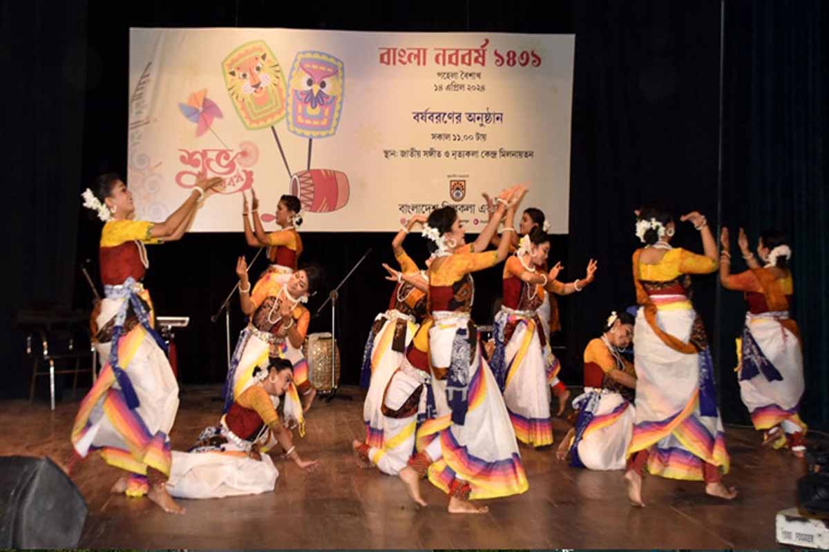 শিল্পকলায় পুঁথিপাঠ, লালনগীতি, নৃত্য ও ঢাকের তালে বর্ষবরণ