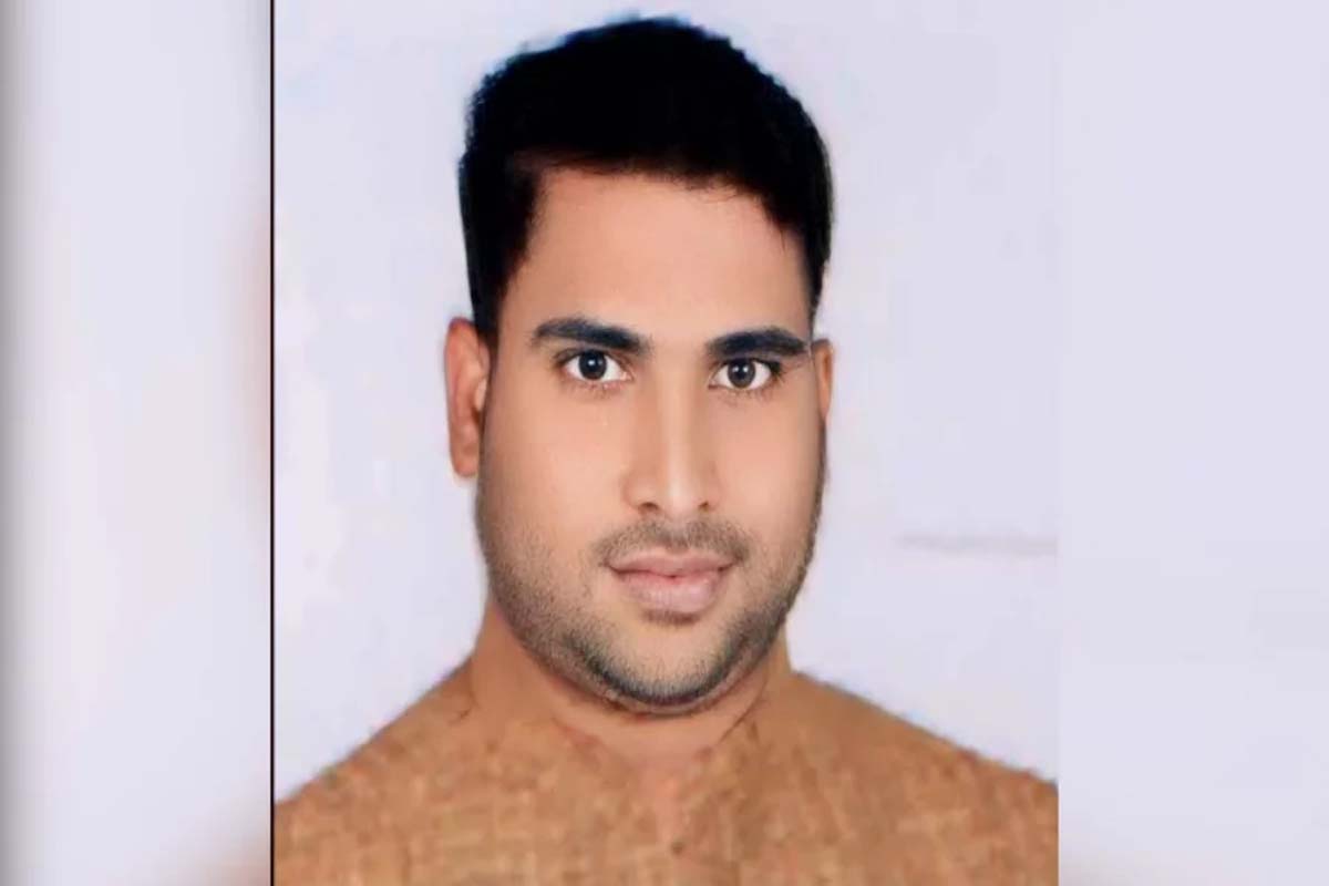 নরসিংদীতে প্রকাশ্যে ইউপি সদস্যকে গুলি ও গলা কেটে হত্যা