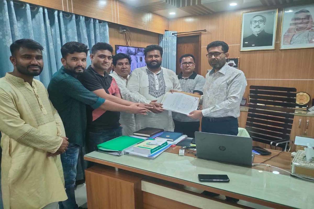 কালীগঞ্জে আওয়ামী লীগ ও জামায়াতসহ ১৪ প্রার্থীর মনোনয়ন দাখিল