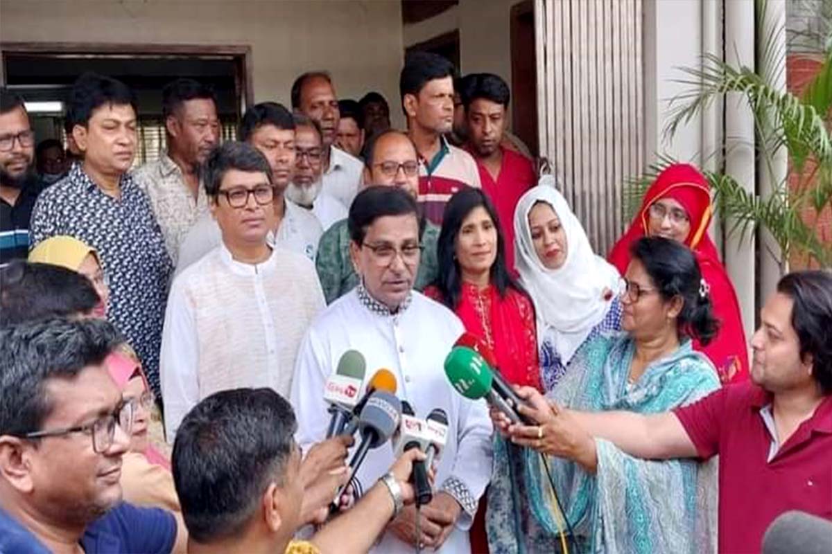 বিএনপি একটি মাজা ভাঙ্গা দল: হানিফ