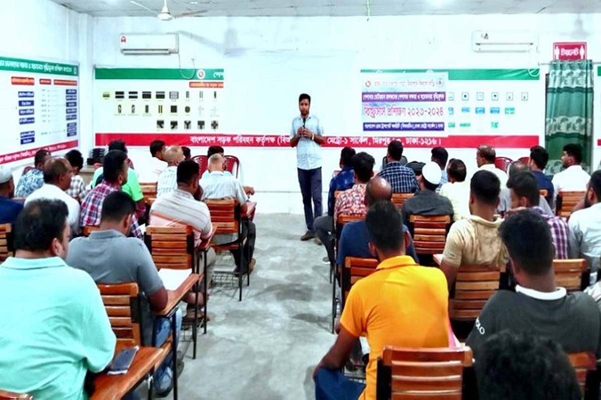 প্রশিক্ষণ পেলেন ১৮০ গণপরিবহন চালক