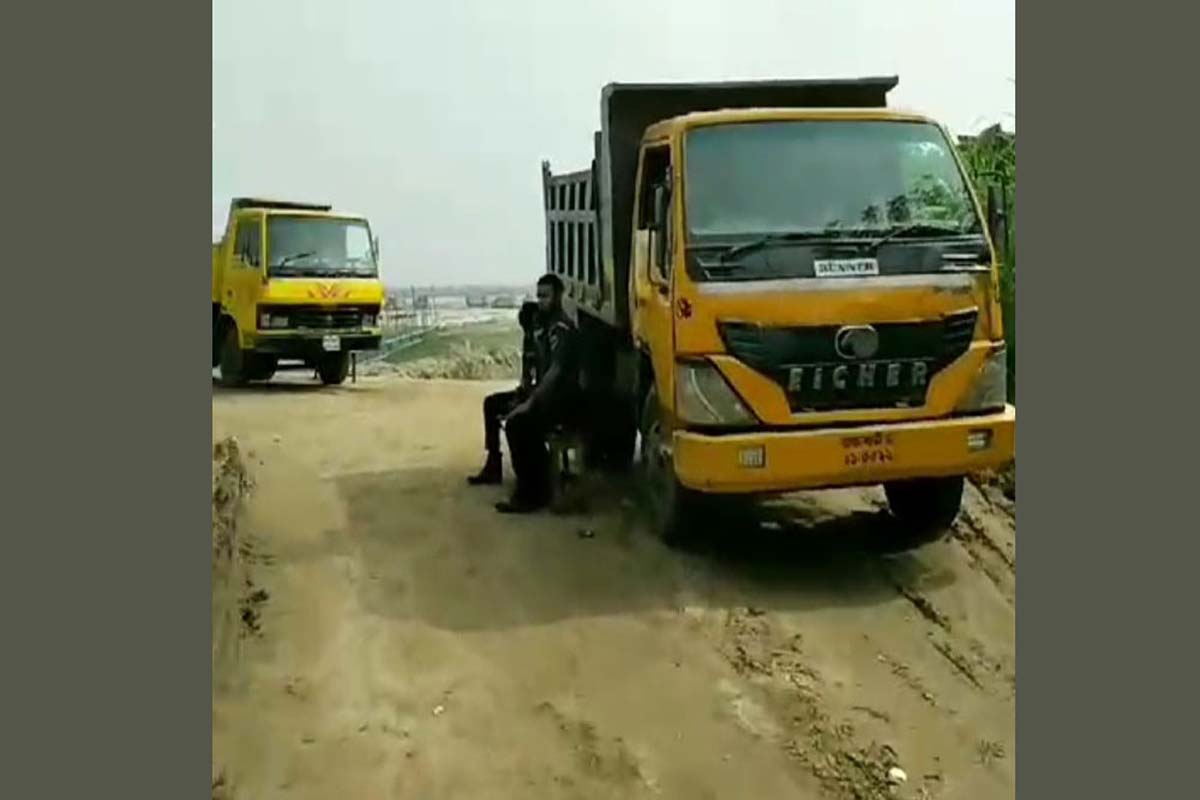 বালু ব্যবসায়ীদের বিরুদ্ধে ভ্রাম্যমাণ আদালতের অভিযান, ২৩ ট্রাক জব্দ