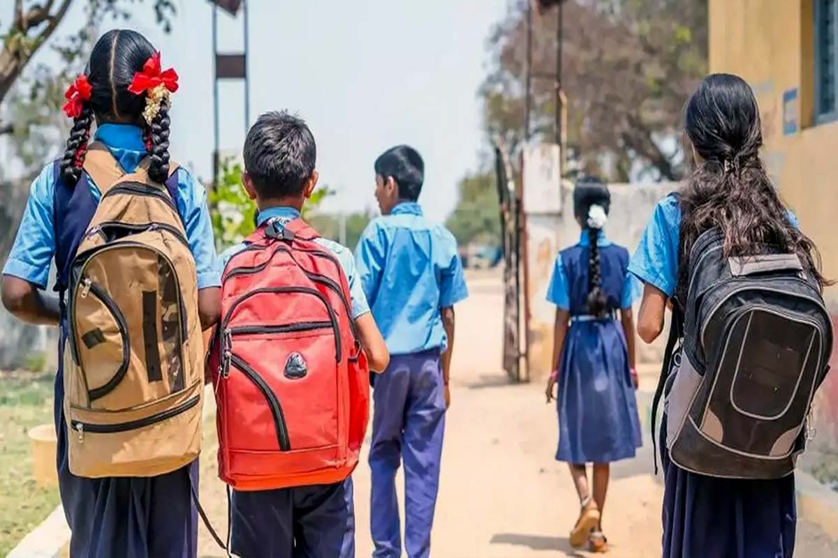 তীব্র তাপপ্রবাহ: ৭ দিন স্কুল বন্ধের দাবি