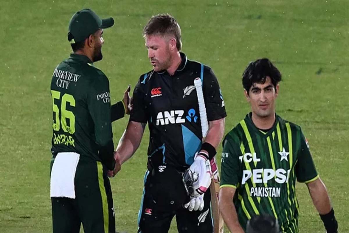 পাকিস্তান-নিউজিল্যান্ড টি-টোয়েন্টি ম্যাচ শেষ ২ বলেই