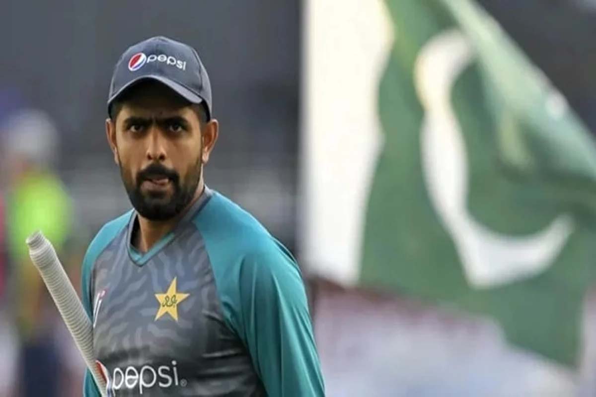 আবার পাকিস্তানের অধিনায়ক বাবর আজম