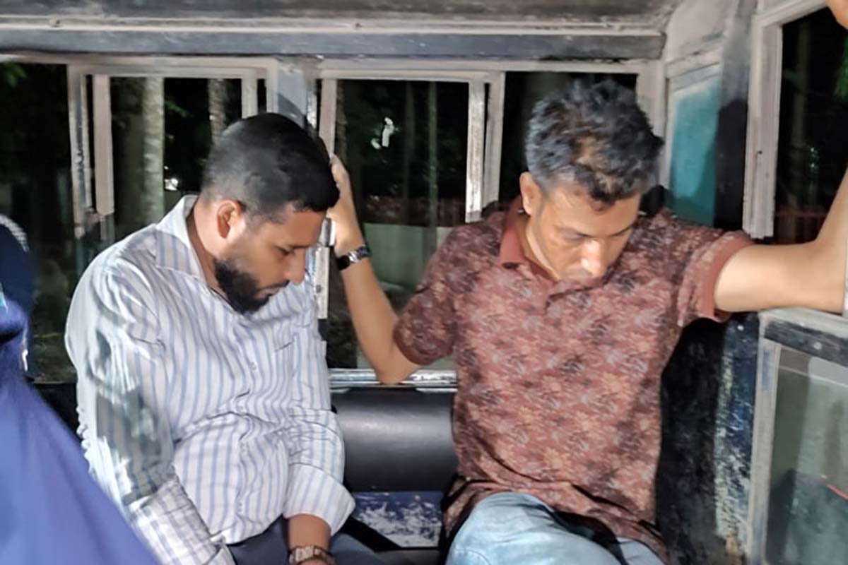 পাবনায় পৌনে ৬ লাখ টাকাসহ ২ প্রকৌশলী আটক