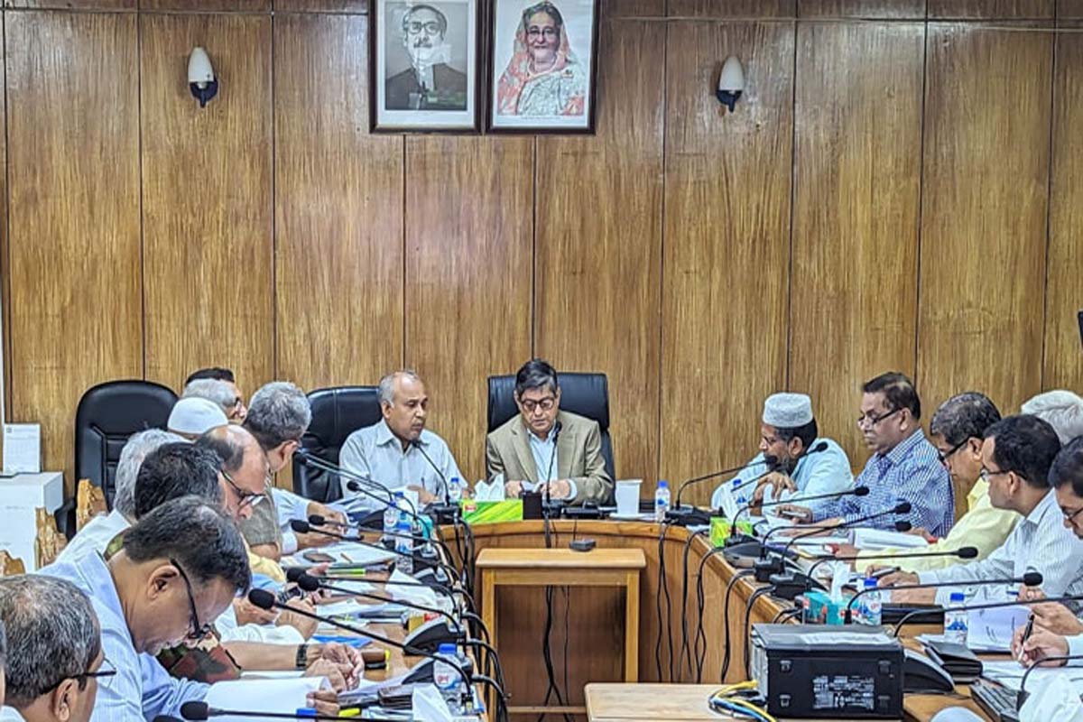 এডিপি বাস্তবায়ন ত্বরান্বিত করার নির্দেশ গণপূর্তমন্ত্রীর