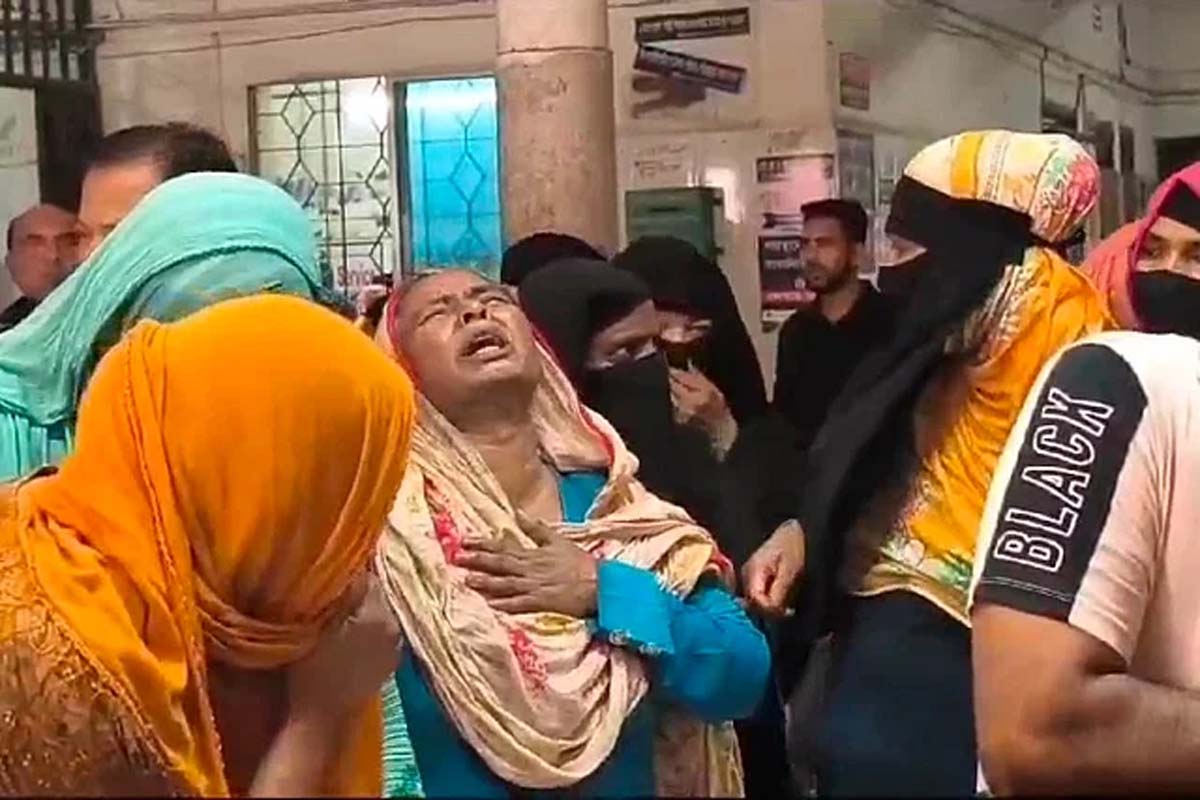 মুন্সিগঞ্জে অটোরিকশার ধাক্কায় মায়ের কোল থেকে ছিটকে পড়ে শিশুর মৃত্যু