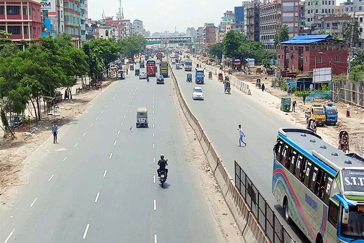 ফাঁকা হচ্ছে ঢাকা
