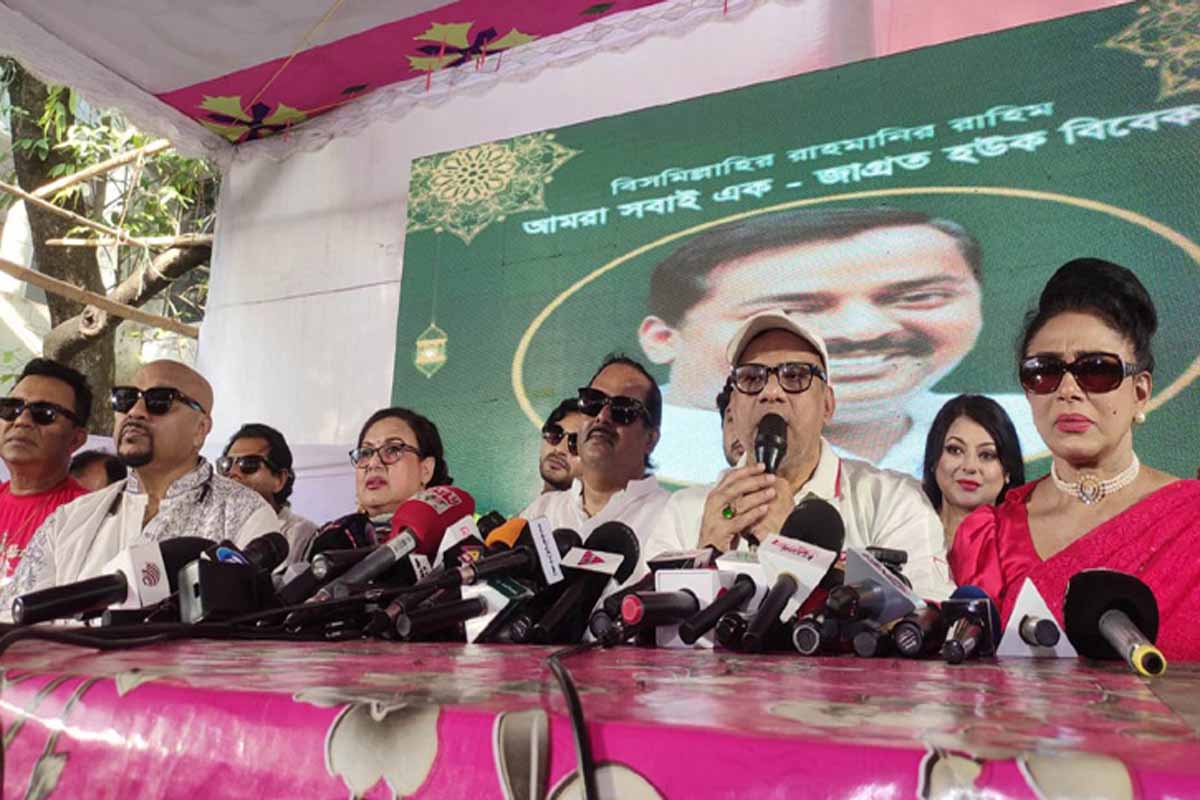 মিশা-ডিপজলের মনোনয়নপত্র জমা, এফডিসিতে উৎসবের আমেজ