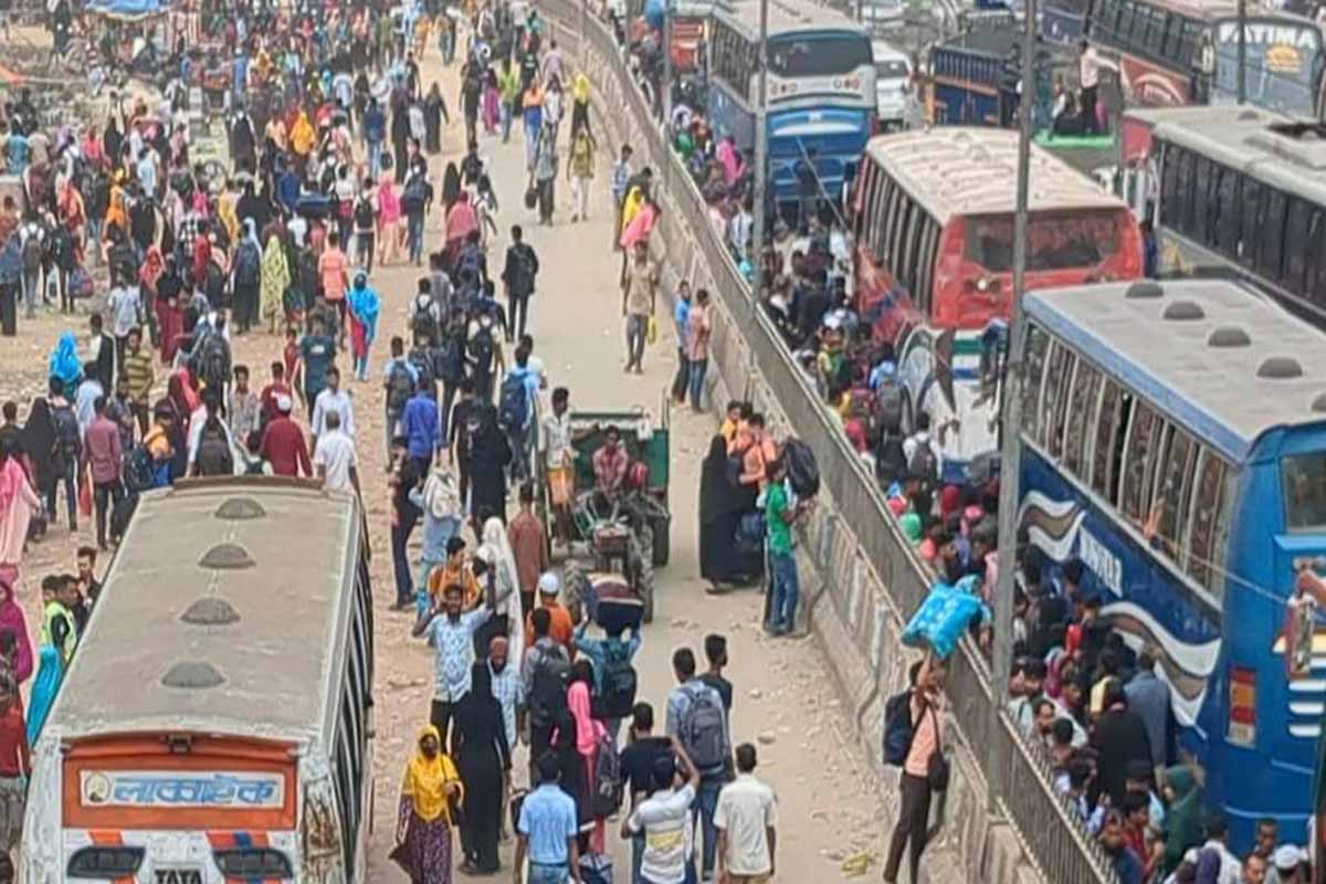 সাভারের বিভিন্ন মহাসড়কে যান চলাচল ধীরগতি