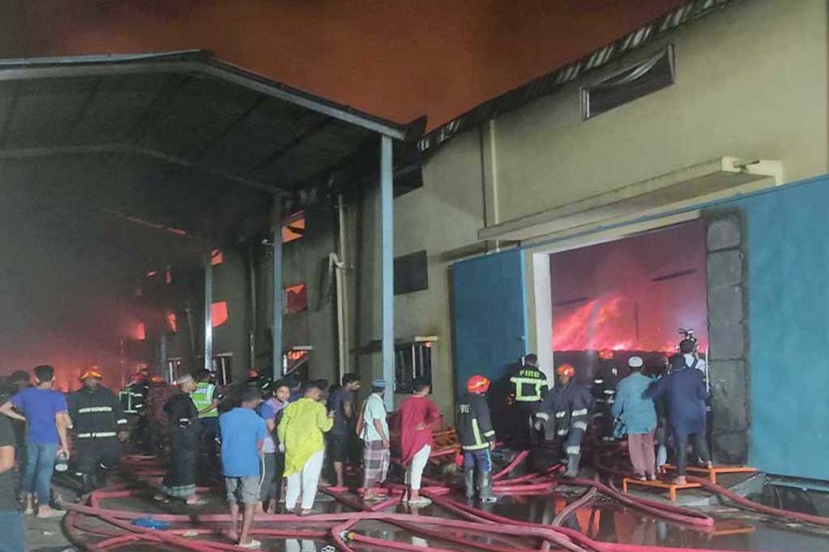 ৮ ঘণ্টা পর পাটকলের আগুন নিয়ন্ত্রণে