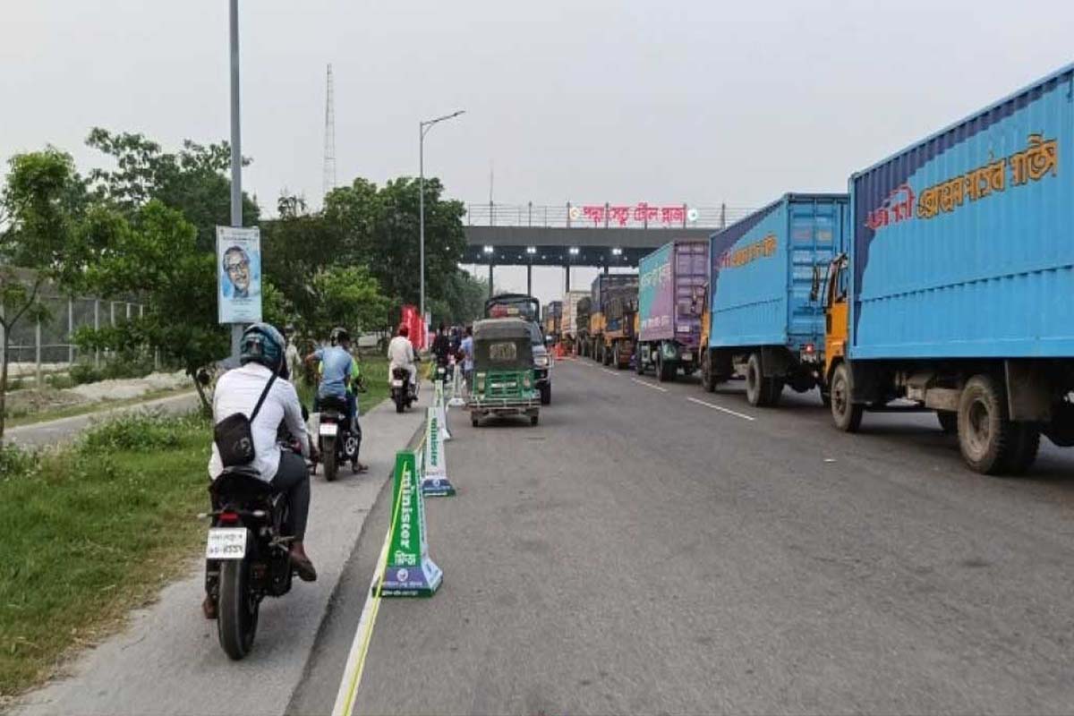 পদ্মা সেতুতে স্বস্তিতে চলছে যানবাহন