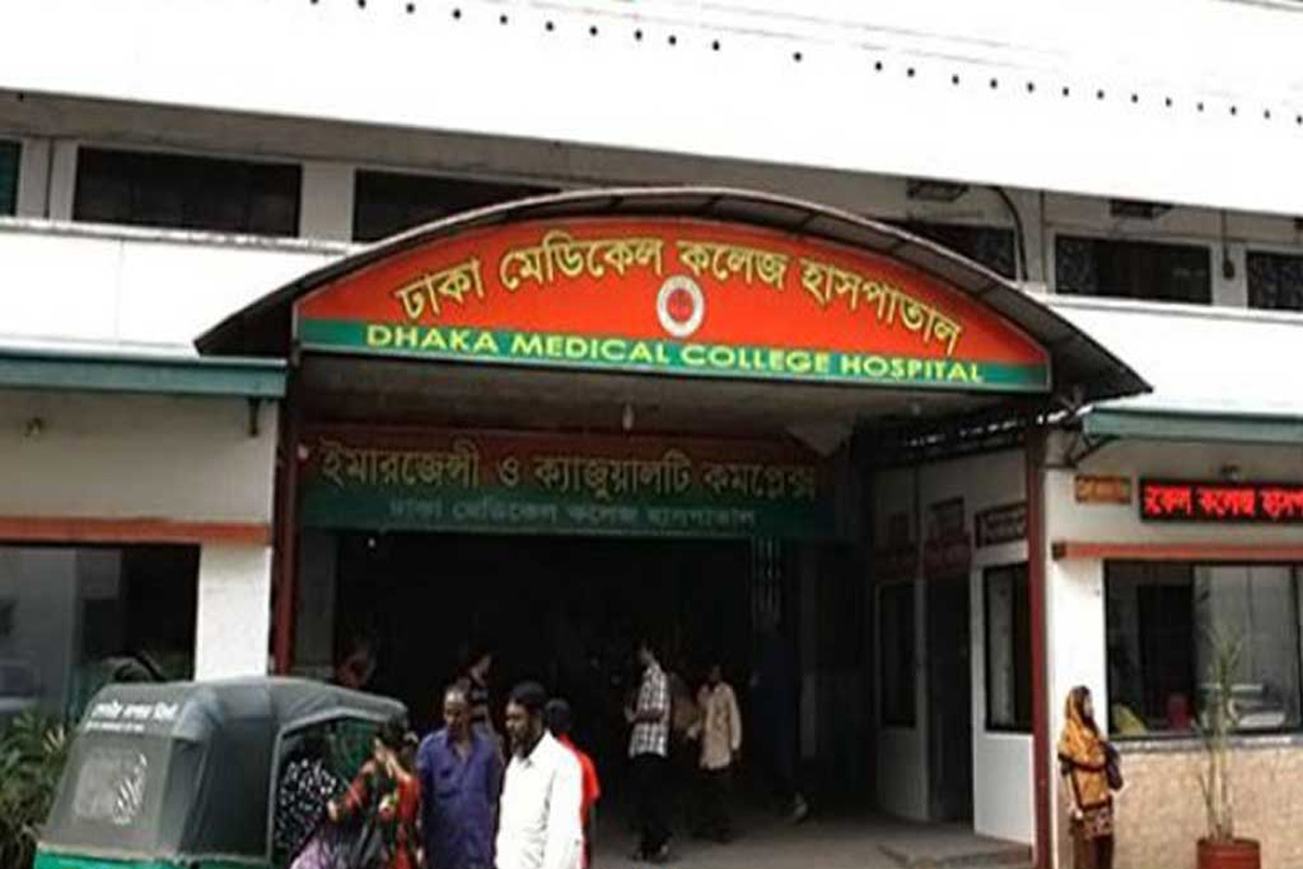 মিরপুরে দুই বাসের চাপায় প্রাণ গেল হেলপারের   