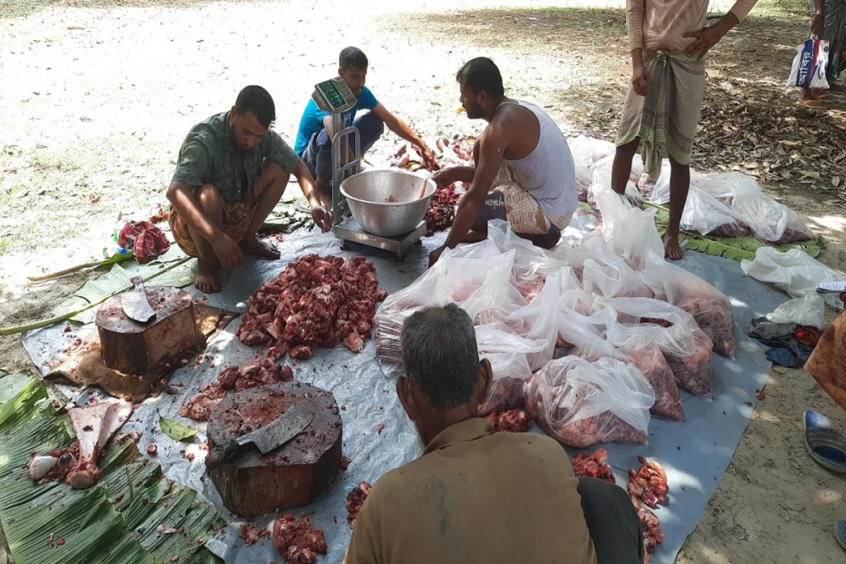 ঈদে মাংস খেতে বছরজুড়ে সঞ্চয় করেন তারা