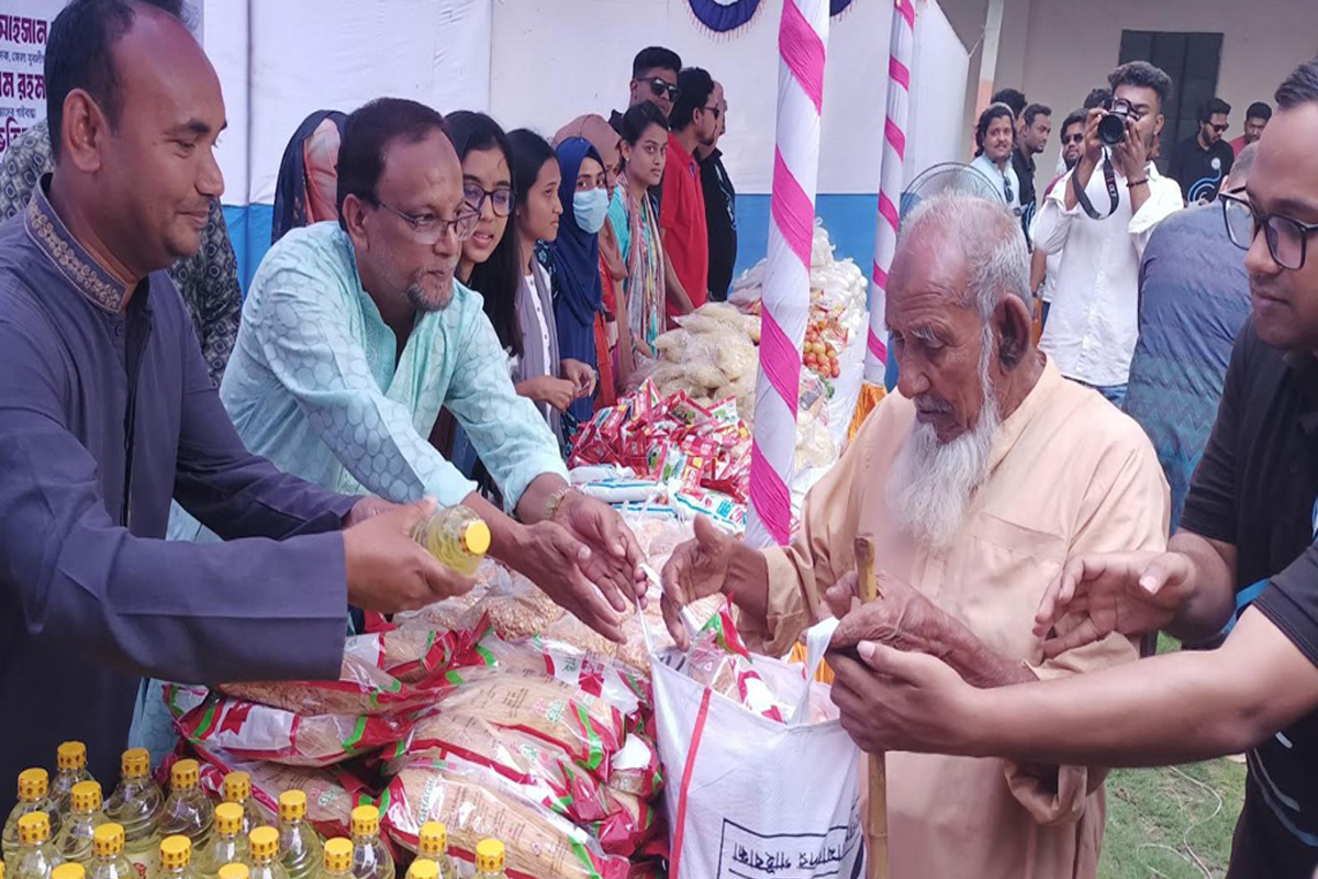 গাইবান্ধায় ১ টাকায় মিলল ১৬ পণ্য