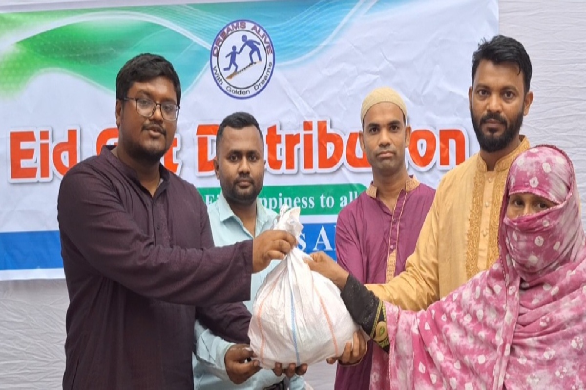 সন্দ্বীপে শতাধিক অসহায় পরিবারের মাঝে ঈদ উপহার বিতরণ