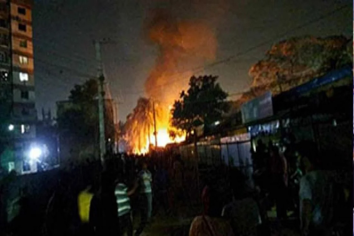 চট্টগ্রামে বস্তির আগুনে পুড়ল ৪০ ঘর