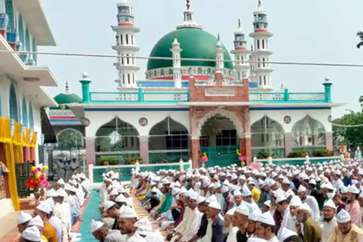 সৌদির সঙ্গে মিল রেখে দেশের বিভিন্ন স্থানে ঈদ উদযাপন