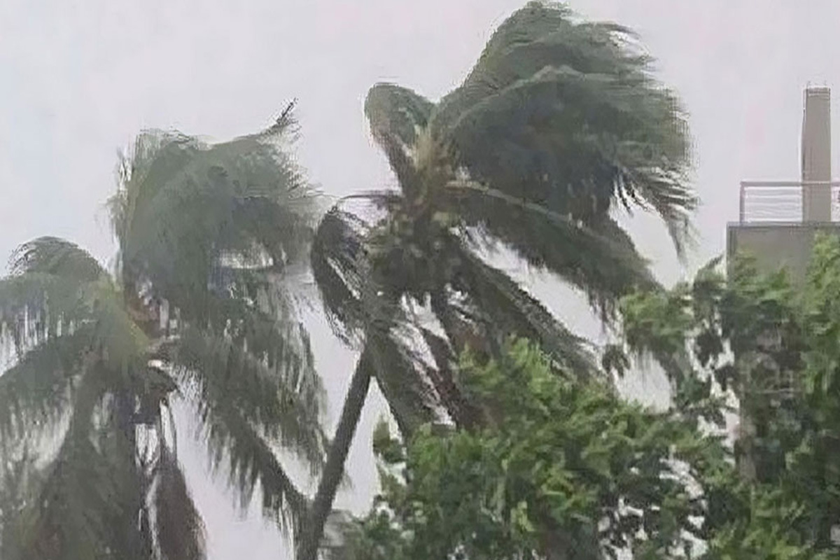 দুপুরের মধ্যে যেসব জায়গায় ঝড়ের পূর্বাভাস