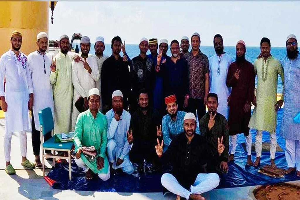 ৩১ দিন পর মুক্ত জিম্মি বাংলাদেশি জাহাজের ২৩ নাবিক
