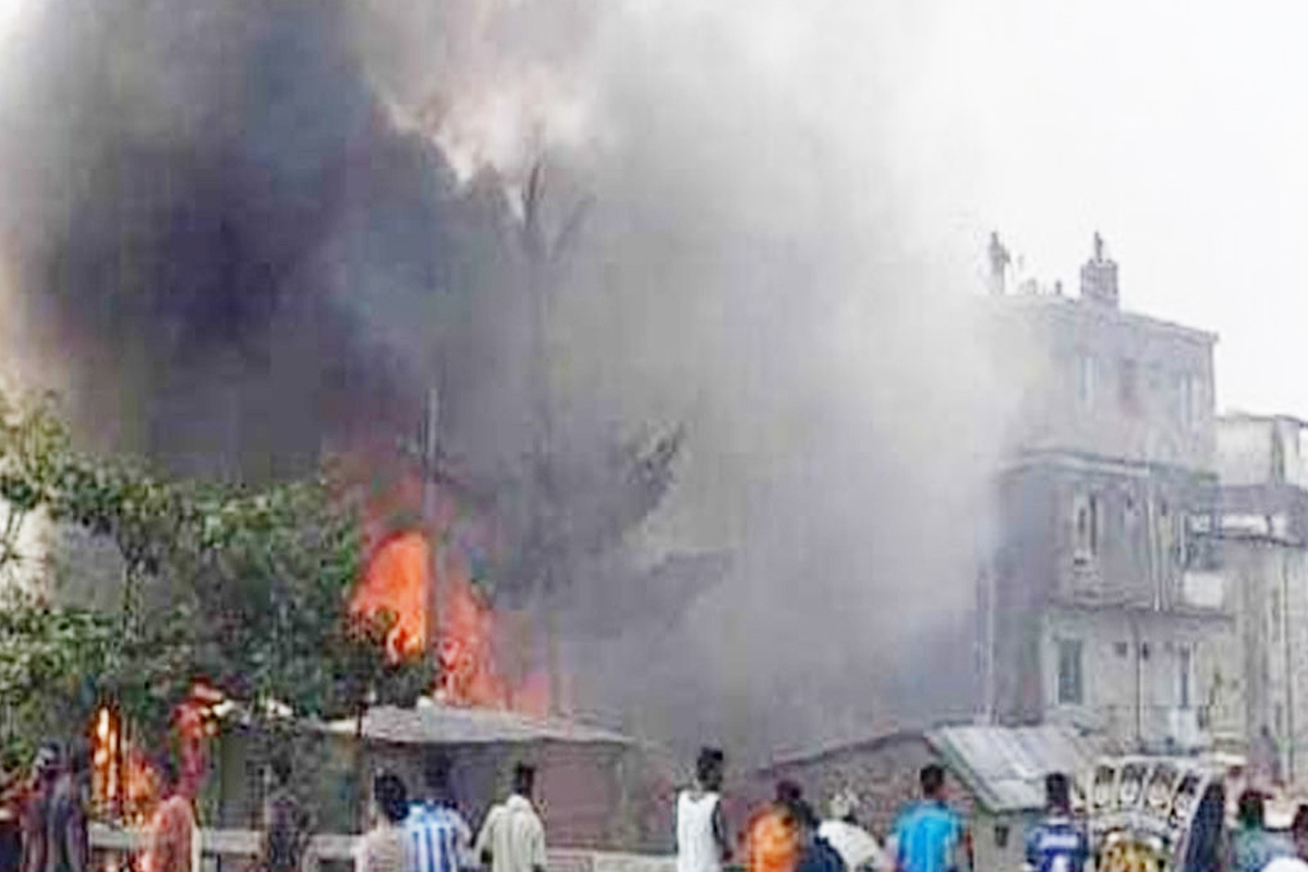চট্টগ্রামে এয়াকুবনগর বস্তিতে আগুন