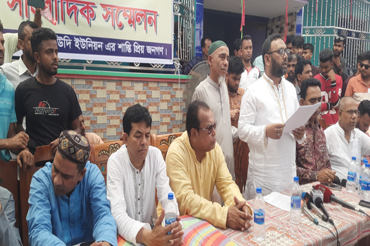 মাদারীপুরে বাড়িঘর ভাঙচুর ও লুটপাট প্রতিবাদে সংবাদ সম্মেলন