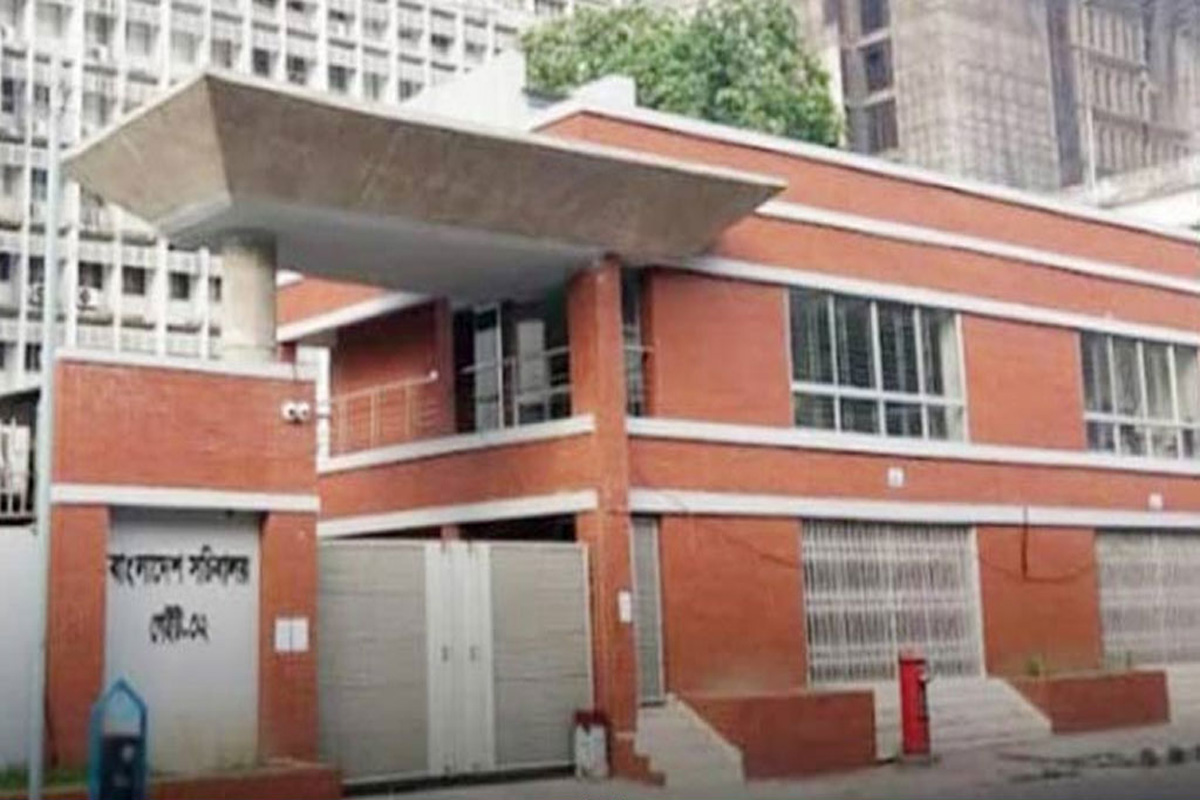 ছুটি শেষে অফিস খুললেও উপস্থিতি কম