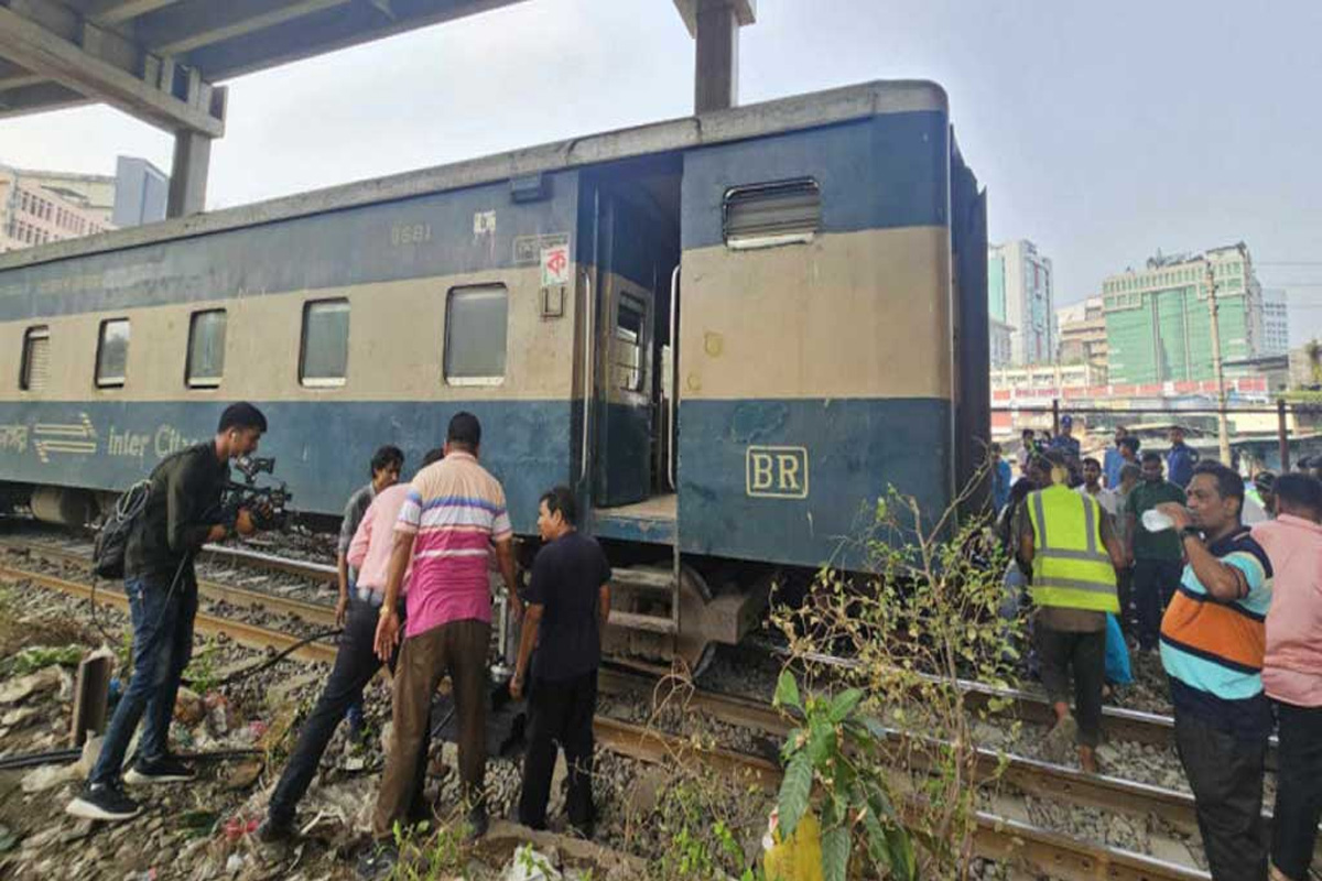রাজধানীতে যমুনা এক্সপ্রেস ট্রেন লাইনচ্যুত