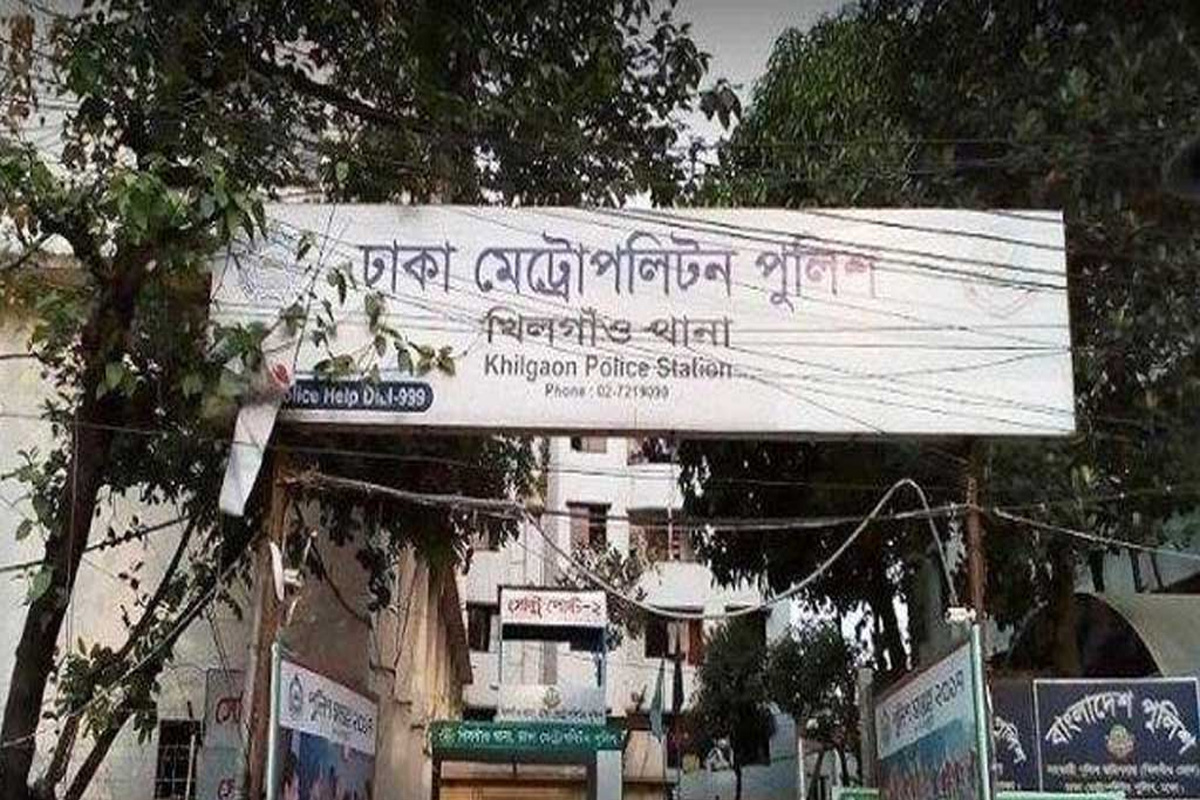 ঘরে ঝুলছিল তরুণের মরদেহ